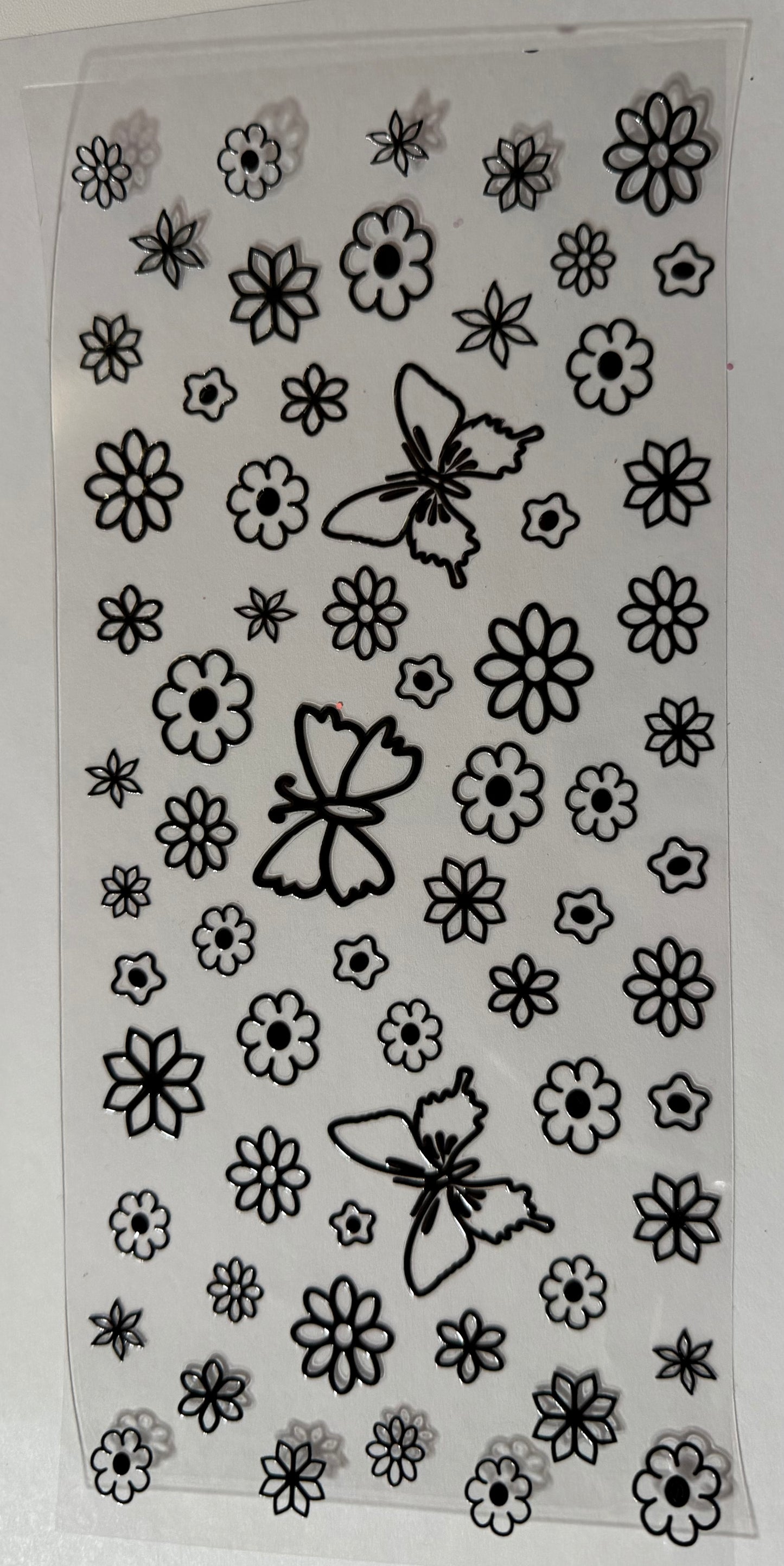 Small flower and butterflies Blk and white